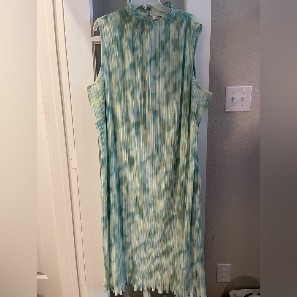 Elegant Green Sleeveless Dress